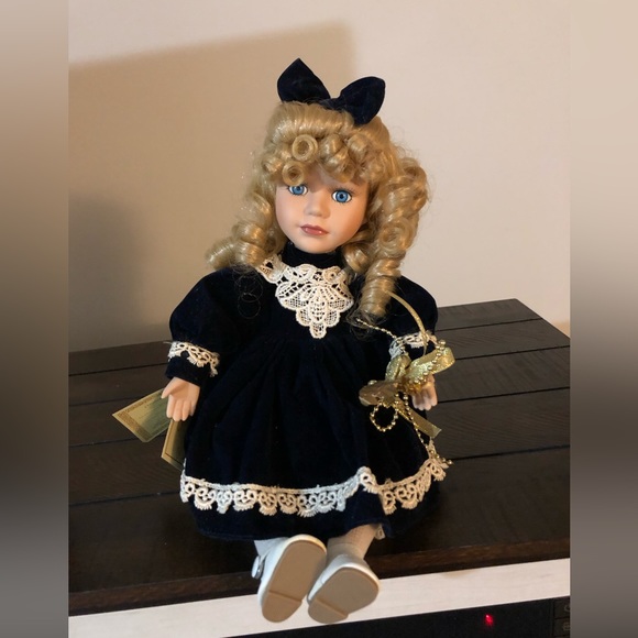 Collector’s Choice Ceramic Doll, Winds up & moves while sitting! Blue/wht dress. - Picture 1 of 6